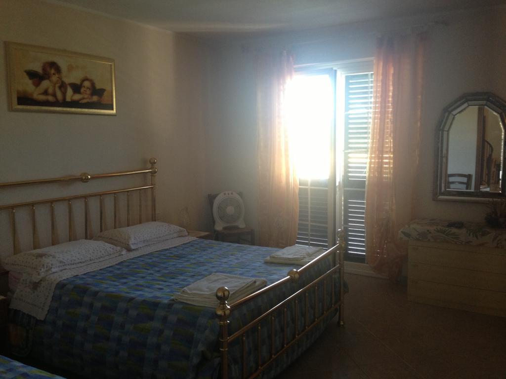 Villa Naclerio Sarzana Zimmer foto