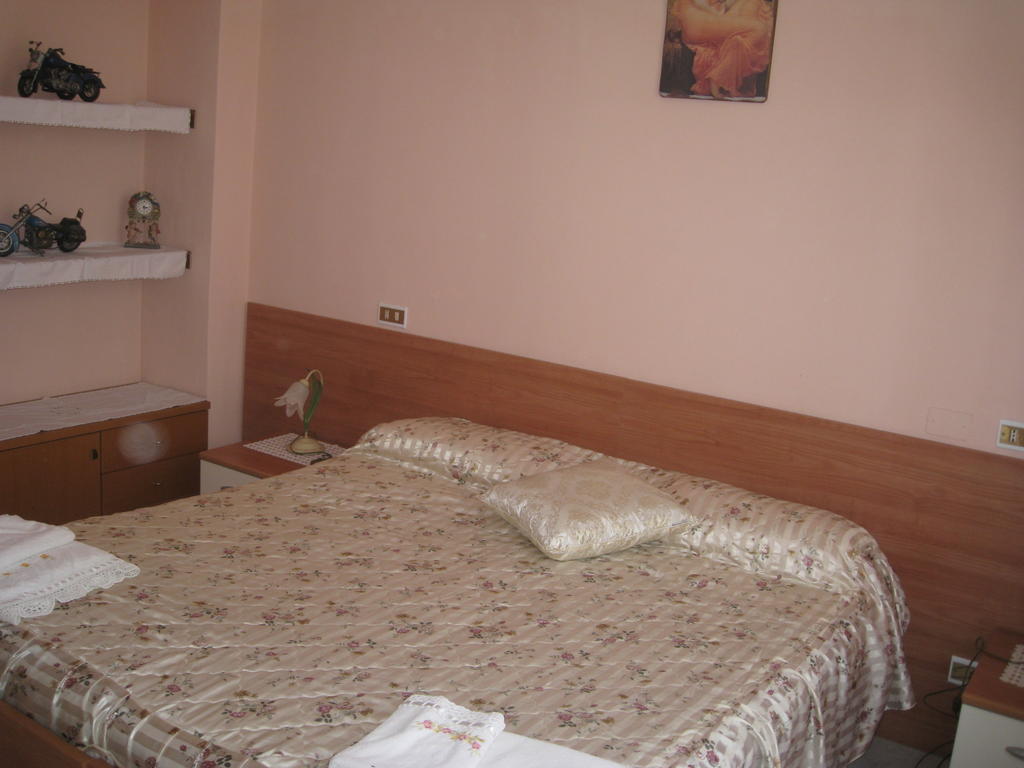 Villa Naclerio Sarzana Zimmer foto